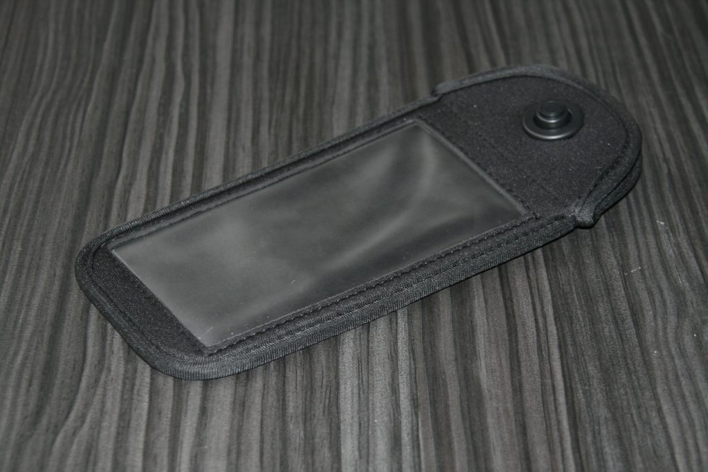 Telefoonhoes met anti-fotoscherm voor no phone policy evenementen – Hoozy