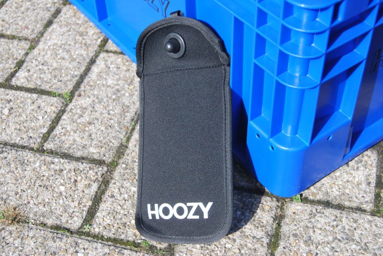 Hoozy hoes met logo, klaar voor een telefoonvrij event