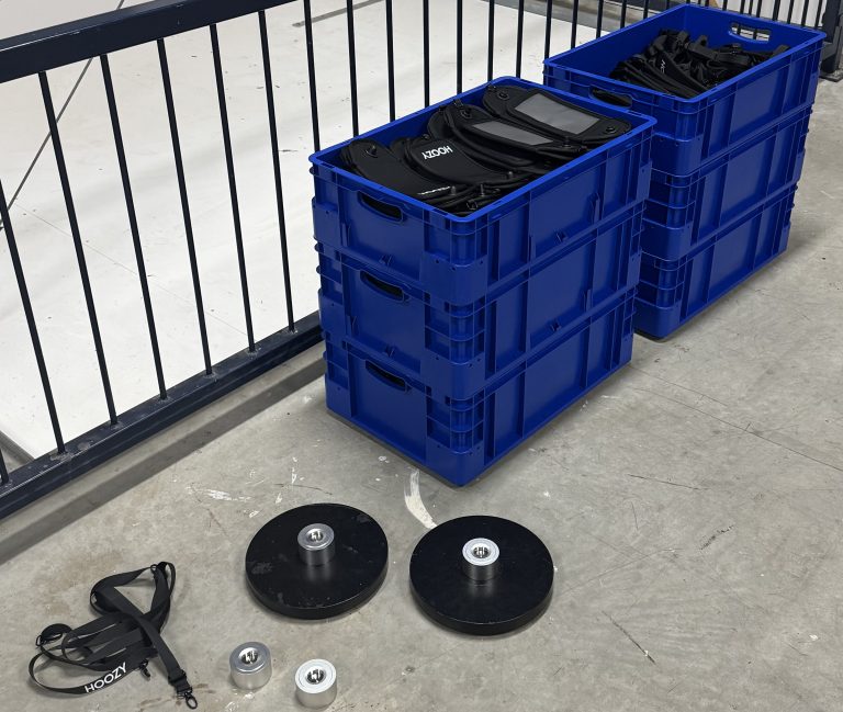 Dozen met Hoozy hoezen klaar voor levering aan een school